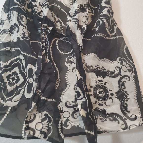 White House black market (medium black and white sheer top) - Picture 4 of 10